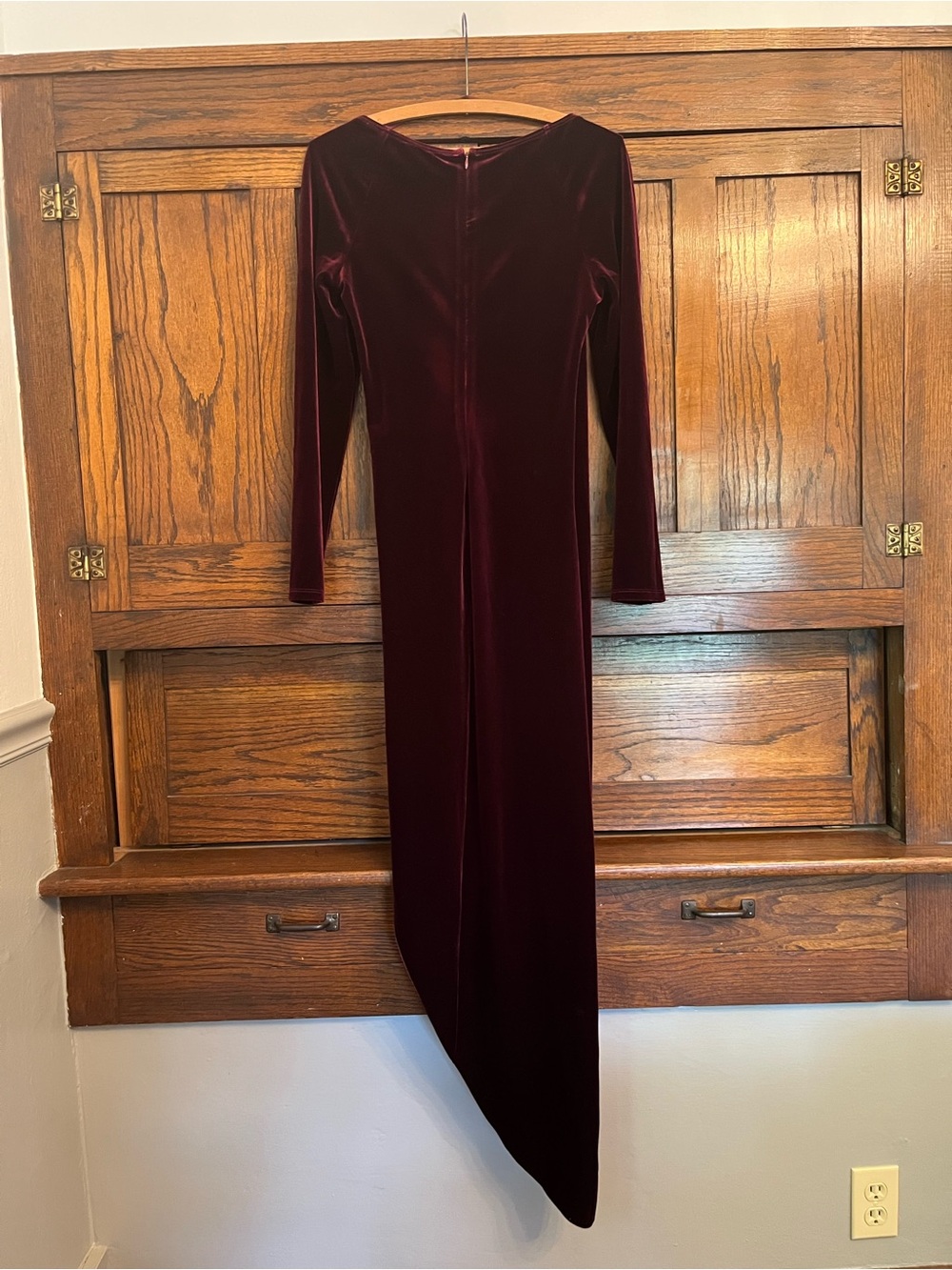 NWT ASTR The Label Sirica Velvet Off Shoulder Dress in Wine, Small - Picture 10 of 12